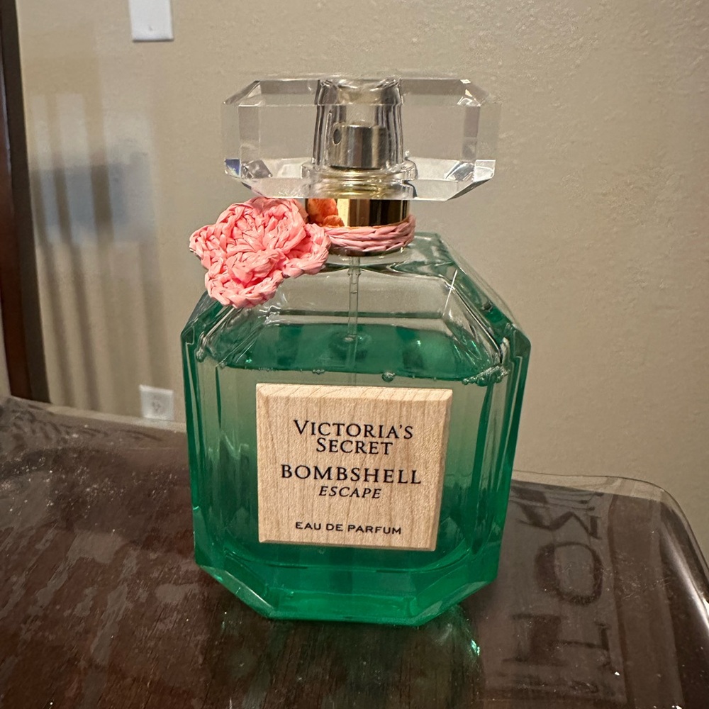 Victoria's Secret Bombshell Escape Eau de Parfum